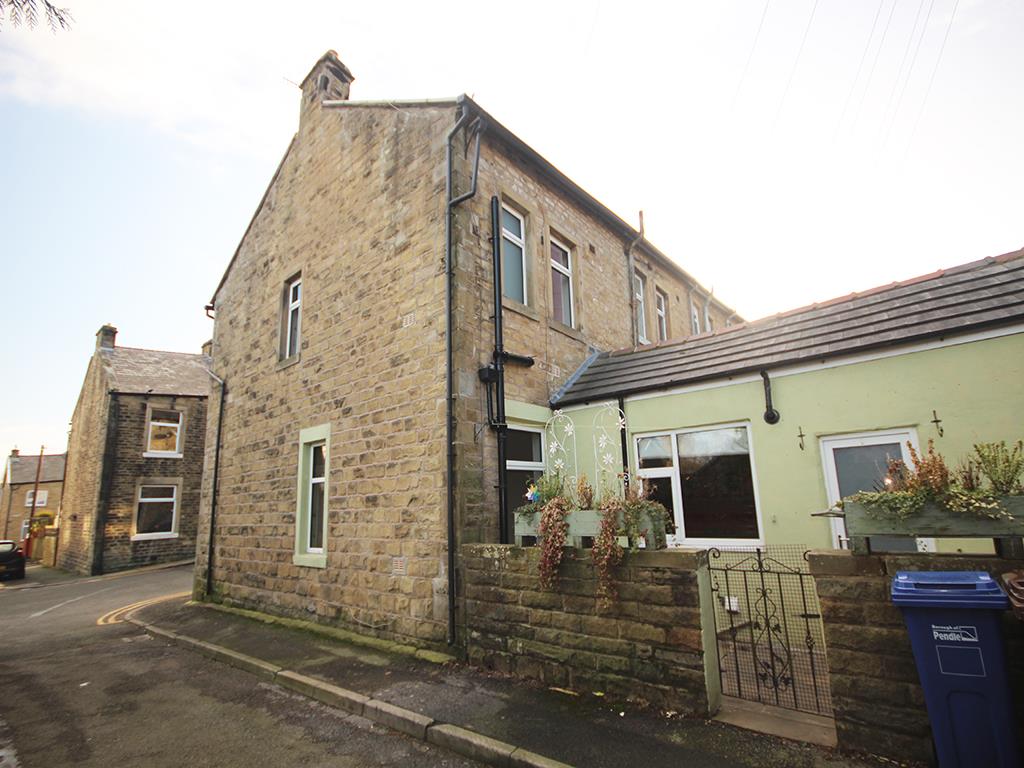 2 bedroom end terrace house For Sale in Barnoldswick - IMG_0891.jpg